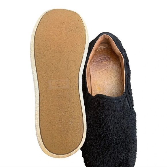UGG Rocco Fuzzy Black Slip on sneaker size 6 - Picture 6 of 8